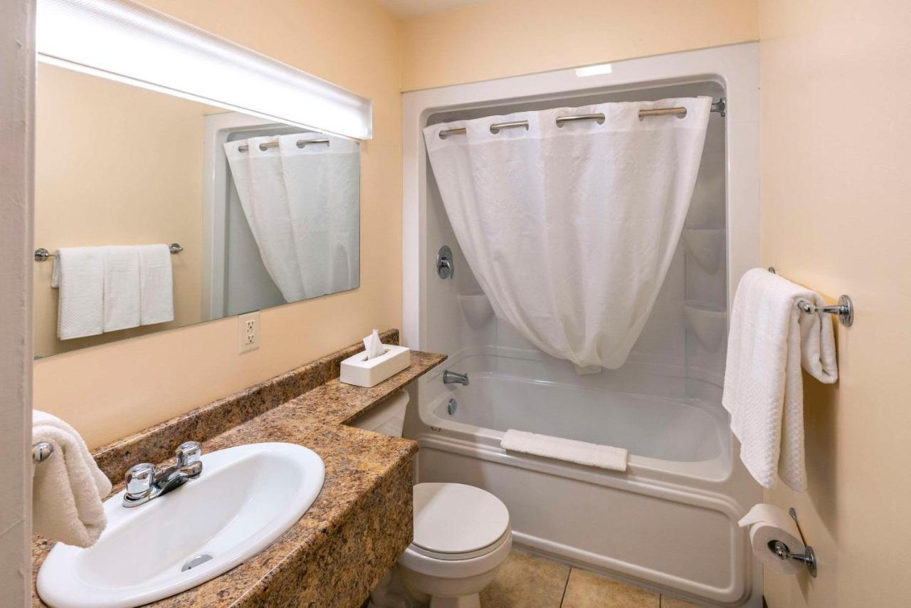 Econo Lodge Miramichi Luaran gambar