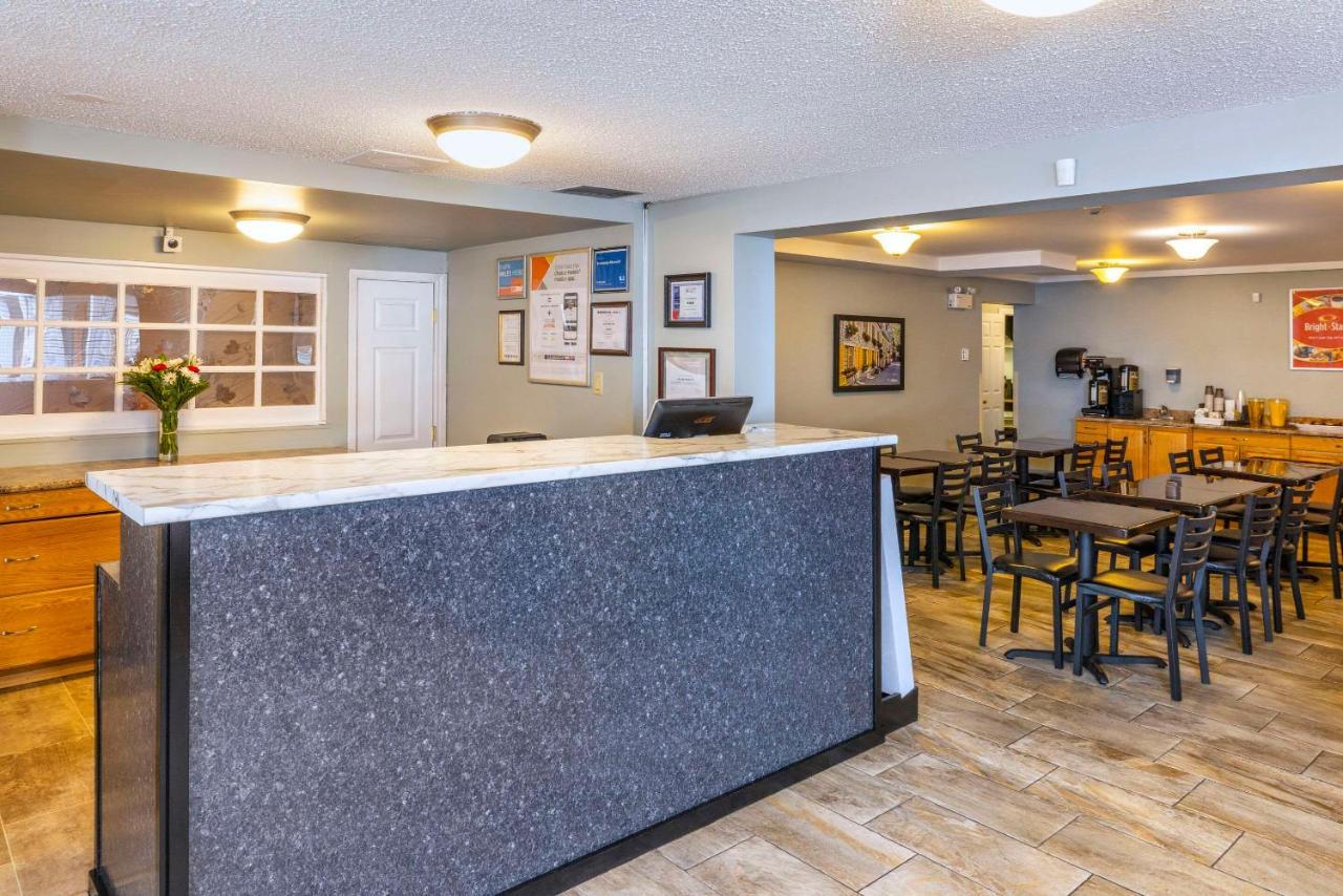 Econo Lodge Miramichi Luaran gambar