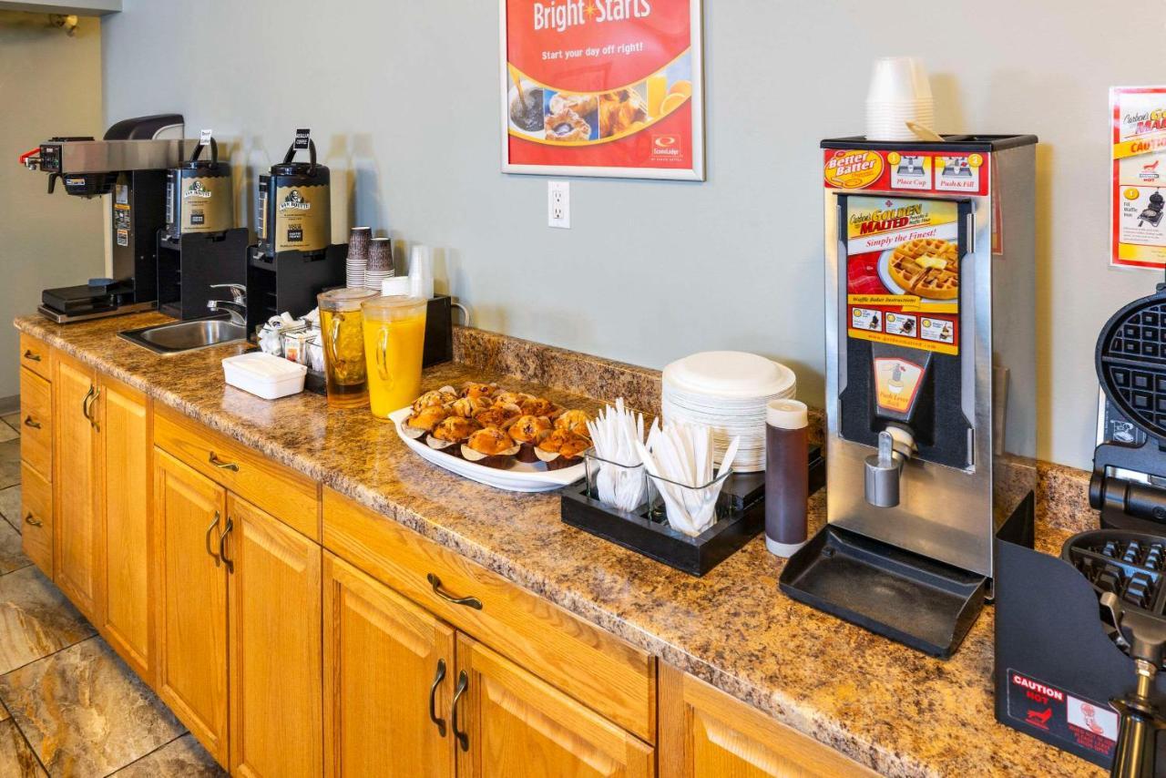 Econo Lodge Miramichi Luaran gambar