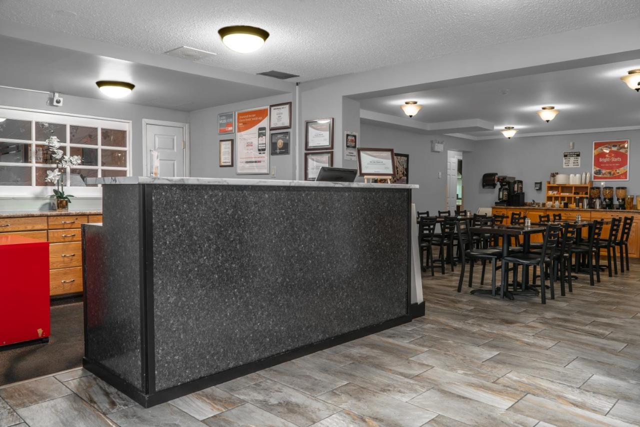 Econo Lodge Miramichi Luaran gambar